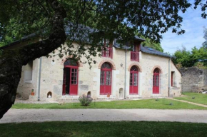 Les écuries du Château de Jallanges pour 18 personnes